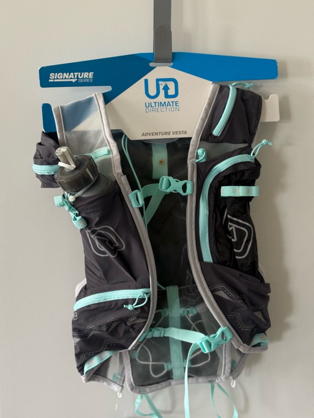 Ultimate Direction Adventure Vesta Hydration Vest in Charcoal with Mint Accents